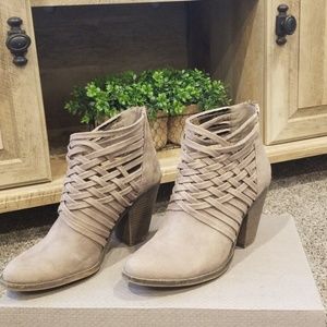 Criss cross design heeled booties
